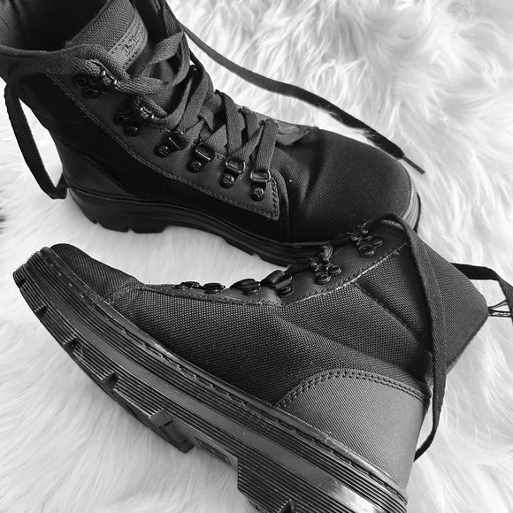 Dr. Martens Combs W Boot - Picture 8 of 10